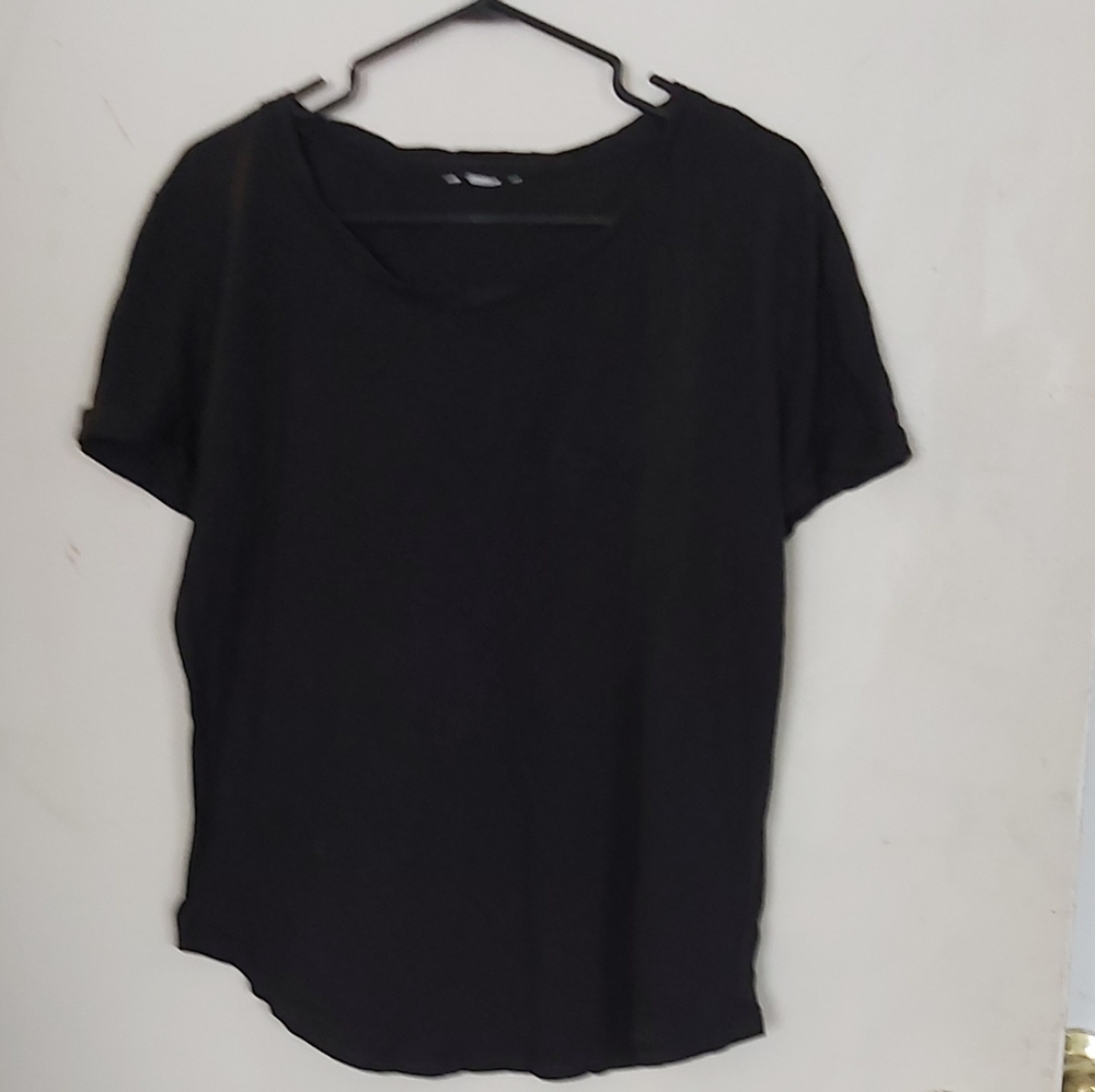 SOLD🌷3 for $25!🌷 loose fitting tee